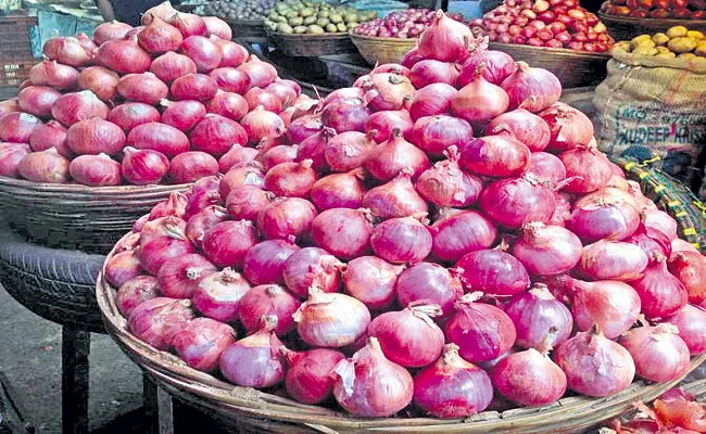 Subsidized onions at Rythu Bazaars soon - Sakshi