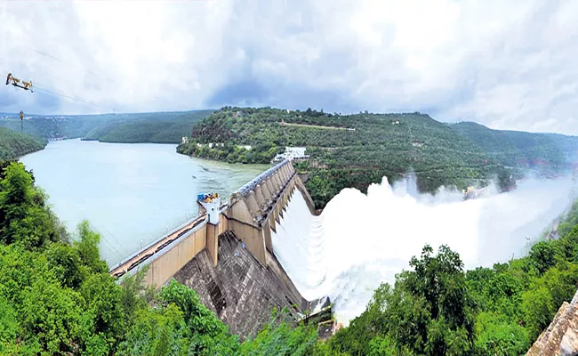 Huge Flood flow continues in Krishna River - Sakshi