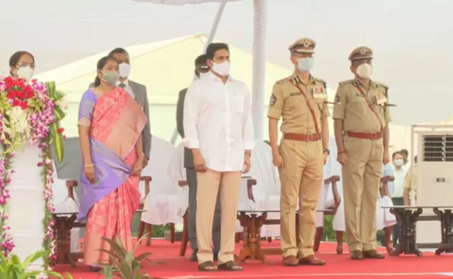 CM YS Jagan Attend Police Martyrs Commemoration Day - Sakshi