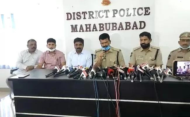 Mahabubabad SP Koti Reddy Press Meet On Dikshit Kidnap Case - Sakshi