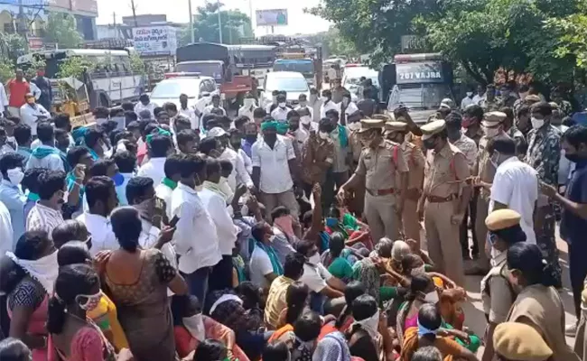 Farmers Protest At Jagtial, MLC jeevan Reddy House Arrest - Sakshi