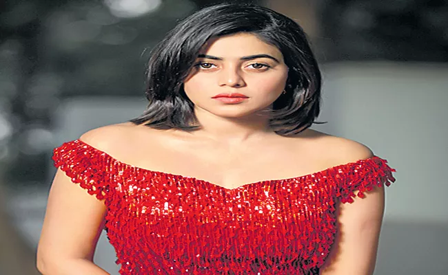 Poorna to play the lead in Kalyanji Gogana's next titled Sundari - Sakshi