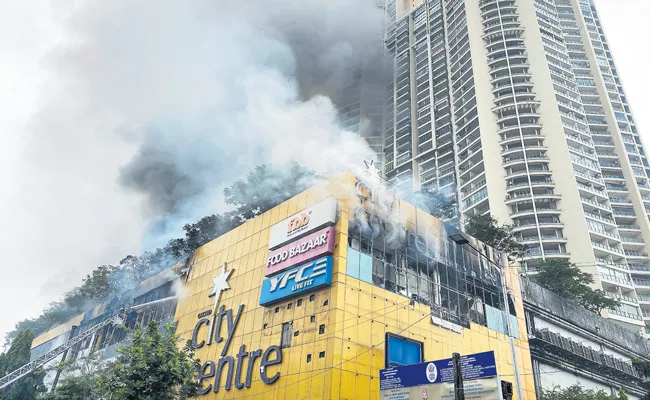 Mumbai City Center mall fire level 3 - Sakshi