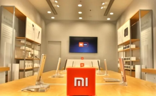 Xiaomi Leads Smartphones Sales in India - Sakshi