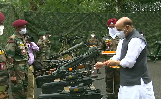 Dussehra: Rajnath Singh Performs Shastra Puja In Sikkim Near China Border - Sakshi