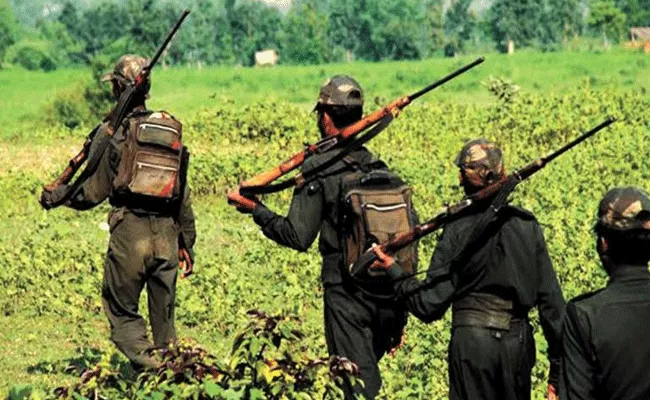 35 Dantewada Maoist Surrender To Chhattisgarh Police - Sakshi