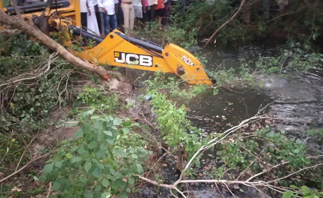 Jeep Accident In Warangal Rural District - Sakshi