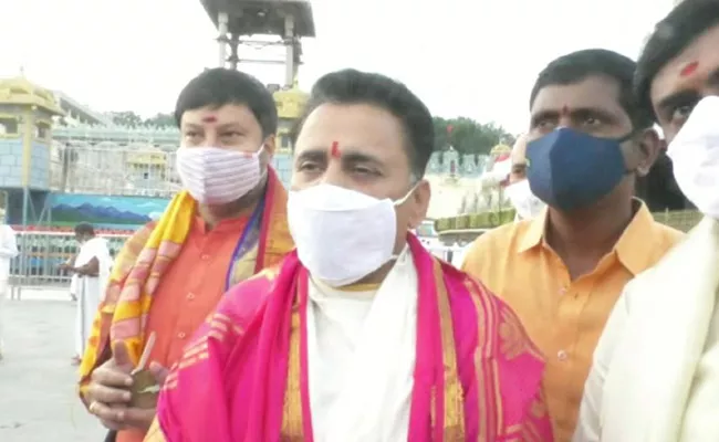 BJP National Secretary Sunil Deodhar Visited Tirumala Srivari Temple - Sakshi