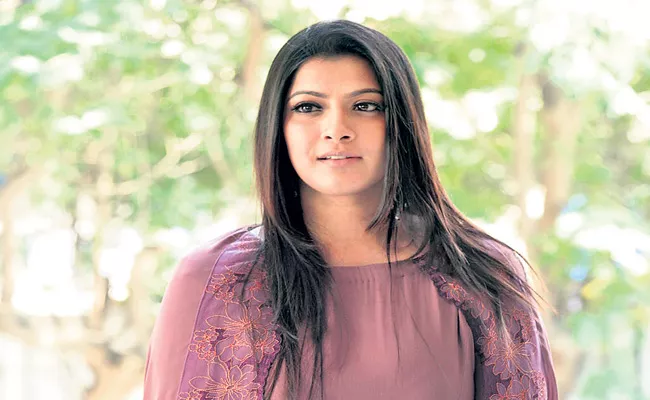 Varalaxmi Sarathkumar wraps up the shoot of Krack - Sakshi