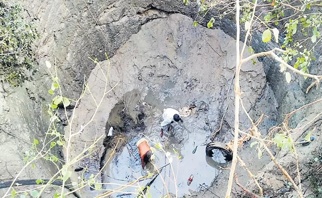 Warangal Jeep Accident: One Body Found In Well At Gavicherla - Sakshi