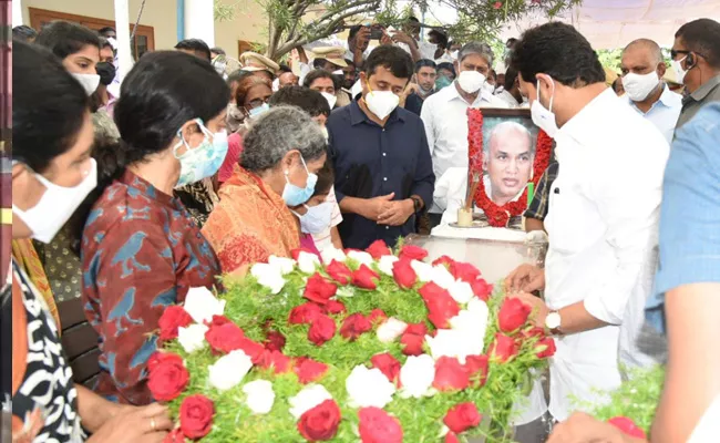 CM YS Jagan Pays Tribute To EC Gangi Reddy - Sakshi