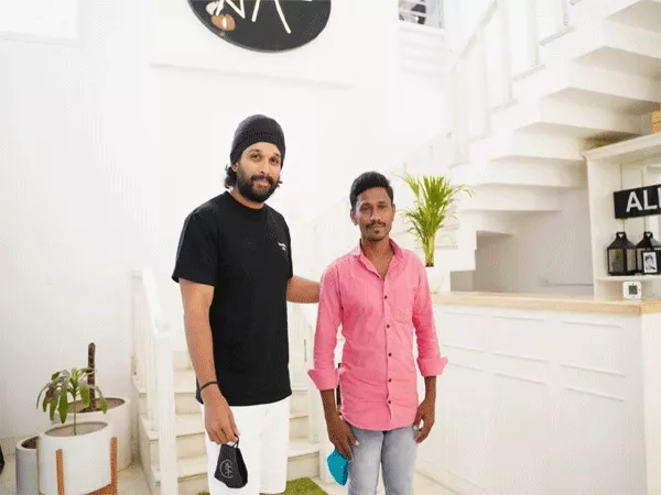 Allu Arjun Fan Walks 200 Kilometers to Meet Him - Sakshi