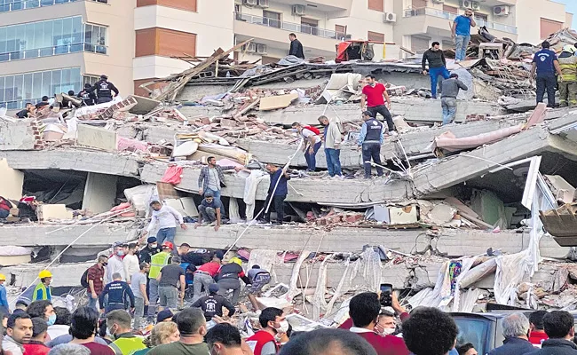 Strong earthquake Eliminate 14 people in Turkey and Greek islands - Sakshi