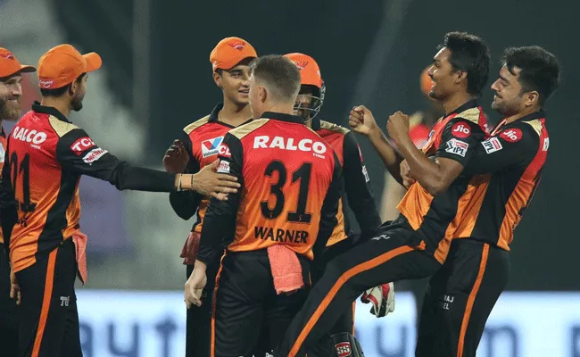 SRH Beat RCB By 5 Wickets - Sakshi