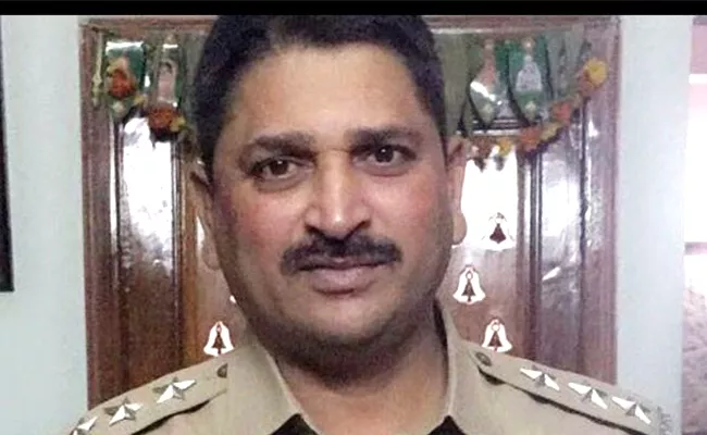 ACP Officer Investigates ACP Narsimha Reddy At Nampally Office In Hyderabad - Sakshi