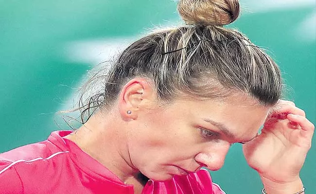 Simona Halep Lost In French Open Tournament - Sakshi