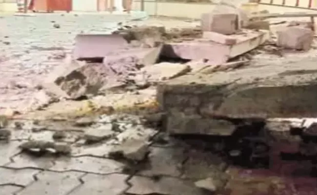 Svims Corona Centre Second Floor Roof Collapsed - Sakshi