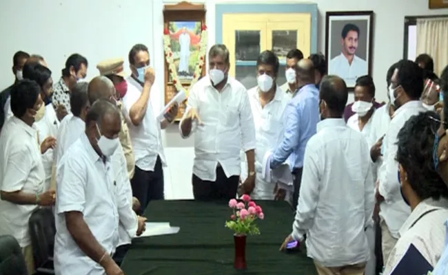 AP Ministers Meet With Sugarcane Farmers - Sakshi