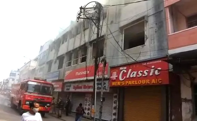 Fire Accident Motors Godown In Hyderabad - Sakshi