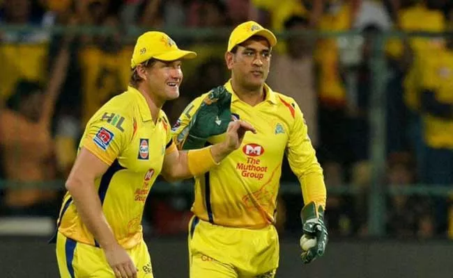 Brett Lee Praises MS Dhoni Says He Believes In His Players - Sakshi