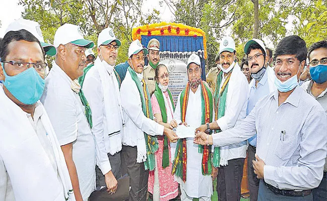 Hetero Drugs Adopts 2543 Acres Of Nallavelli Forest Area - Sakshi