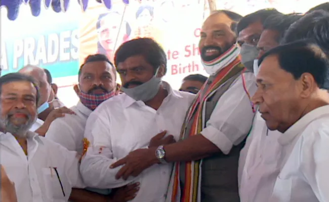 Dubbaka By Election: Cheruku Srinivas Reddy Joined Congress Today - Sakshi