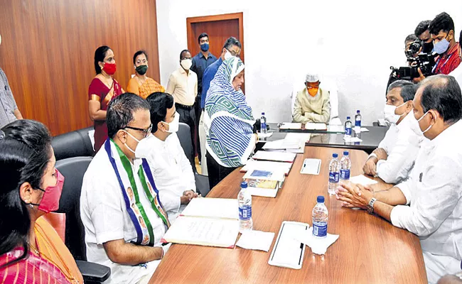 Penumatsa Suresh And Jakiya Khanam Taken Oath As YSRCP MLCs - Sakshi