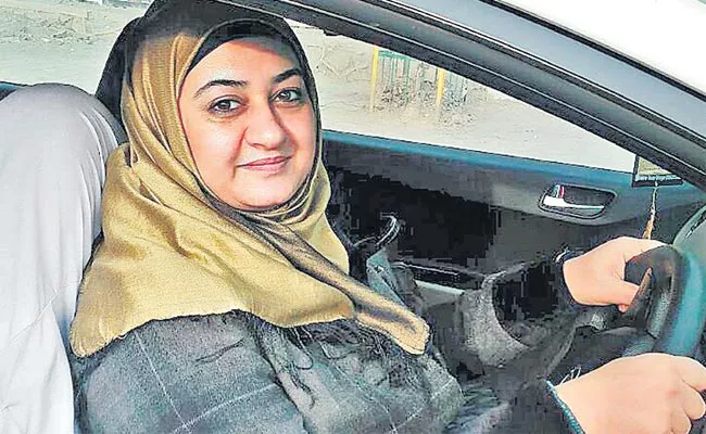 Kashmir Female Driver Car Rally Over Women Empowerment - Sakshi