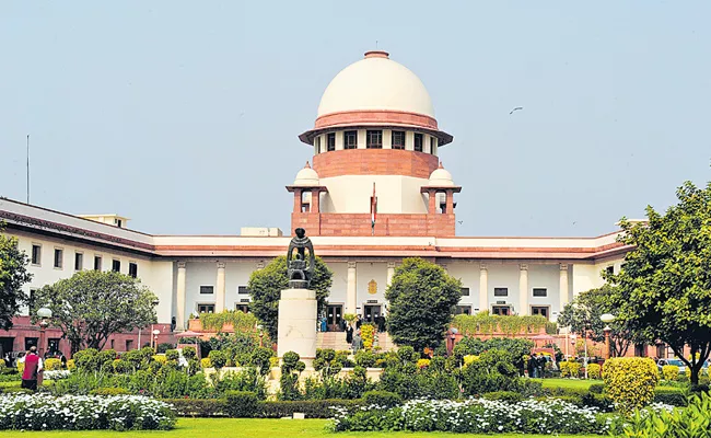 Supreme Court Hearing On Gulf Workers Problems Telangana And AP - Sakshi