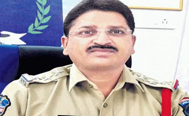 Malkajgiri Former ACP Narsimha Reddy Taken in to Remind For 14 Days - Sakshi