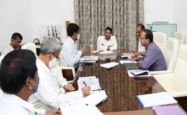 CM YS Jagan Mohan Reddy Review Meeting With R And B Department In Amaravati - Sakshi