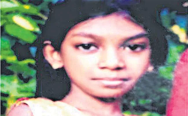 Kerala Dalit Girl Dies With Bitten By Snake Due To Homeless - Sakshi