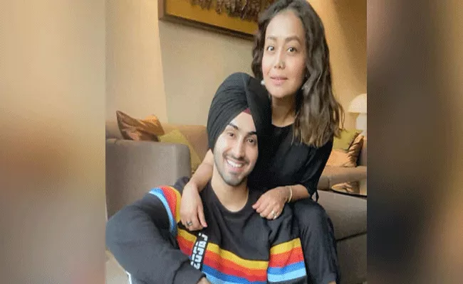 Neha Kakkar Shares Pic With Rohanpreet Singh Says You Are Mine - Sakshi