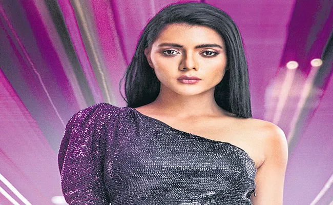 Ruhi Singh Mosagallu look out - Sakshi