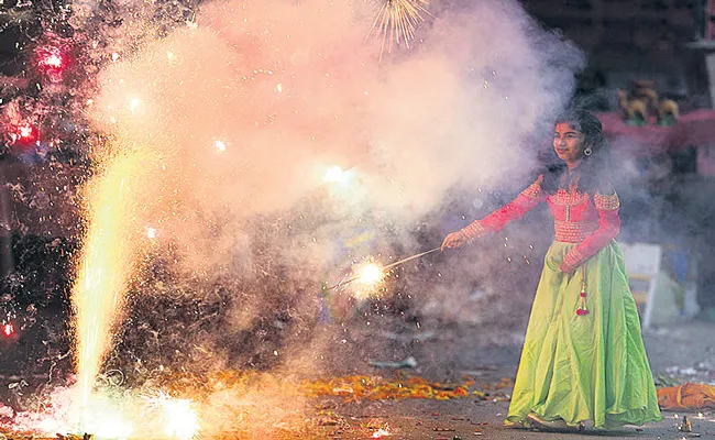 NGT bans firecrackers in places where air quality is poor  - Sakshi