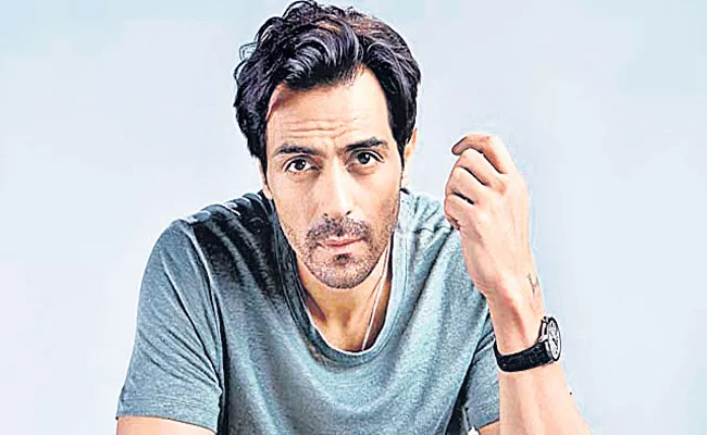 Actor Arjun Rampal summoned by NCB after search at home - Sakshi