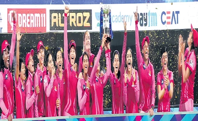 Trailblazers Beat Supernovas by 16 Runs to Win Title - Sakshi