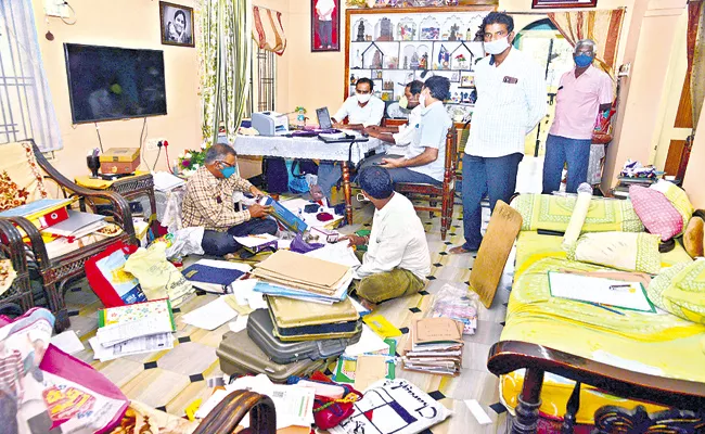 ACB Raids Homes Of APSP Assistant‌ Commandant - Sakshi