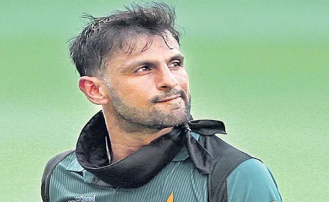 Shoaib Malik and Mohammad Amir left out New Zealand tour - Sakshi