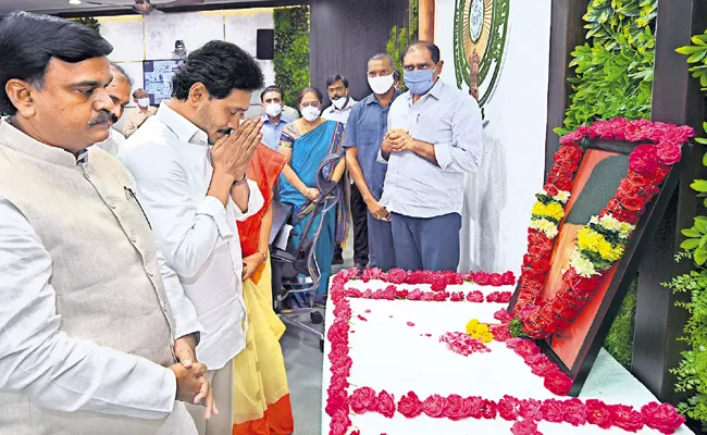 CM YS Jagan Comments In Maulana Abul Kalam Azad Jayanti - Sakshi