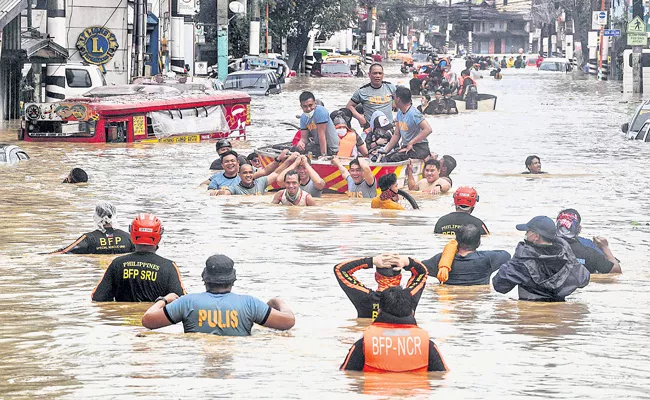 Six killed as Typhoon Vamco hits the Philippines - Sakshi