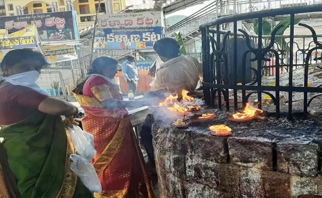 Karthika Masam Celebrations starts At Vemulawada Rajanna Temple - Sakshi