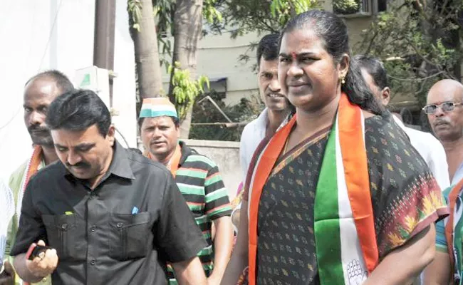 Banda Karthika Reddy Joins In BJP - Sakshi