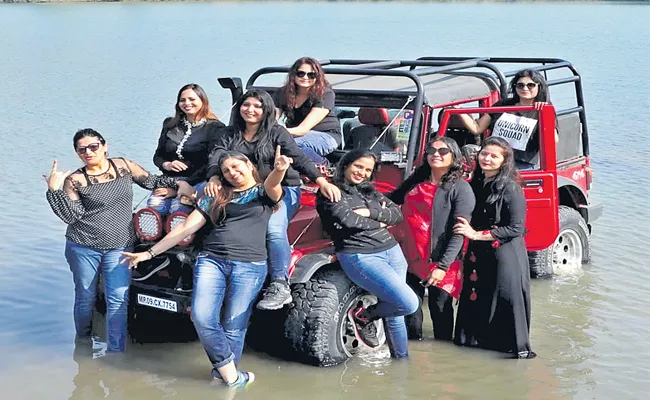 Adventurous Women Group Embarks On Pre Diwali Trip In Indore - Sakshi