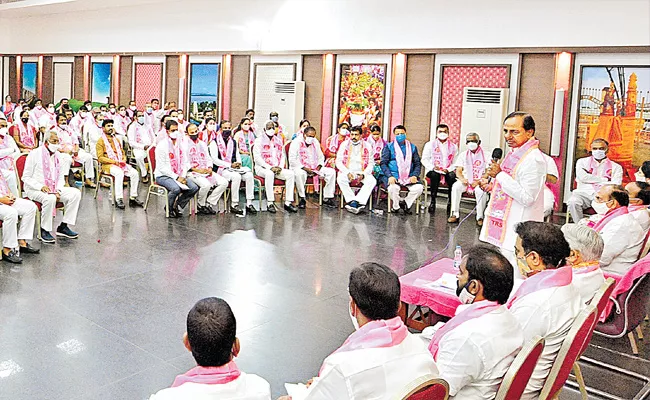 KCR Said TRS Would Initiative Nationwide Movement against BJP At Center - Sakshi