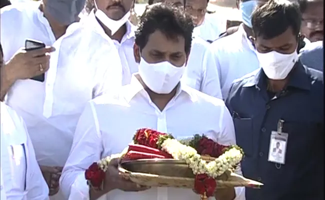 CM YS Jagan Inaugurated Tungabhadra Pushkaralu - Sakshi