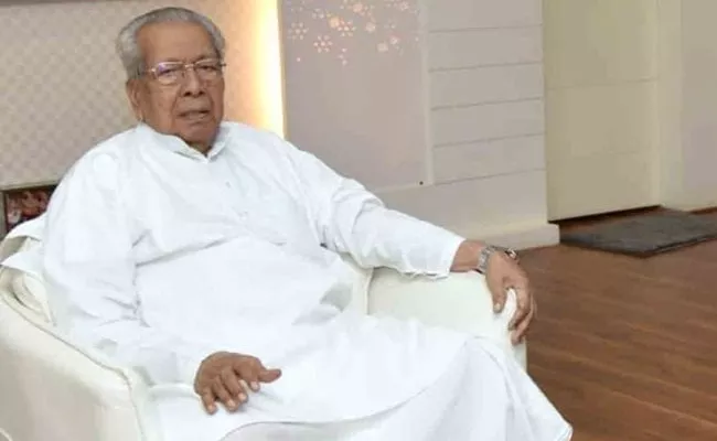 Governor Biswabhushan Mourning Over Passing Away Devi Priya - Sakshi