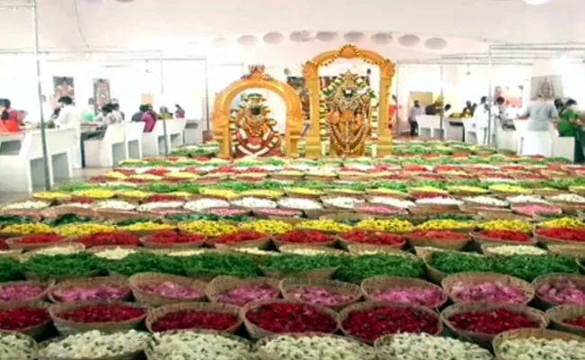 Pushpa Yagam performed at Tirumala - Sakshi