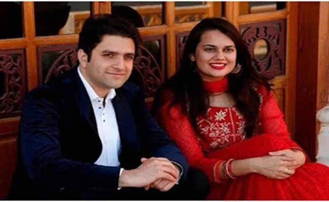 IAS topper couple Tina Dabi And Athar Aamir Khan file for divorce - Sakshi