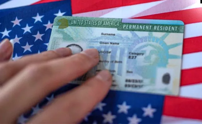 8 lakh Indians waiting to get US green card  - Sakshi